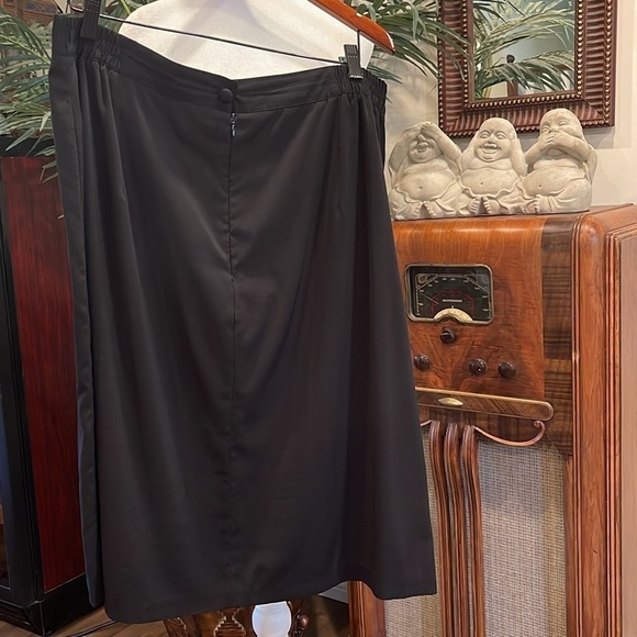 Tilley Endurables XL Vintage travel wear in black microfiber jacket/skirt set - Picture 9 of 15